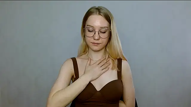 Snapshot of cindi_hot chatting on February 26, 7:42 am cindi hot online show from February 26, 7:42 am