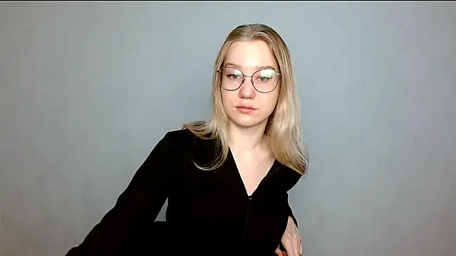 Snapshot of cindi_hot chatting on March 3, 8:27 am cindi hot online show from March 3, 8:27 am