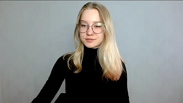 Snapshot of cindi_hot chatting on March 6, 8:30 am cindi hot online show from March 6, 8:30 am