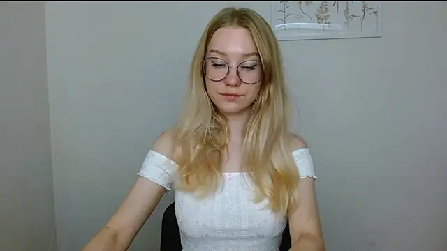 Snapshot of cindi_hot chatting on September 9, 9:31 am cindi hot online show from September 9, 9:31 am