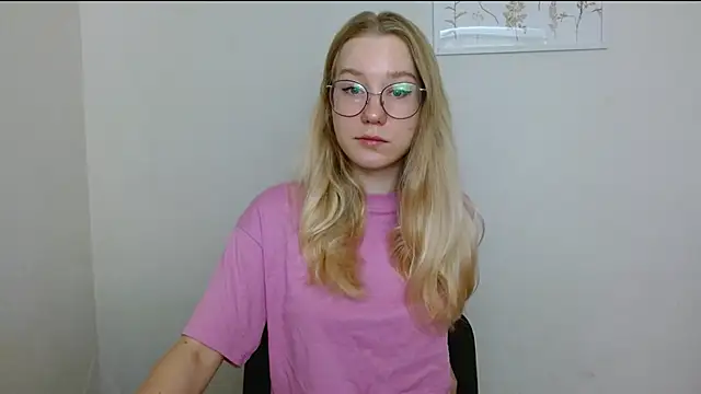 Snapshot of cindi_hot chatting on September 16, 8:59 am cindi hot online show from September 16, 8:59 am