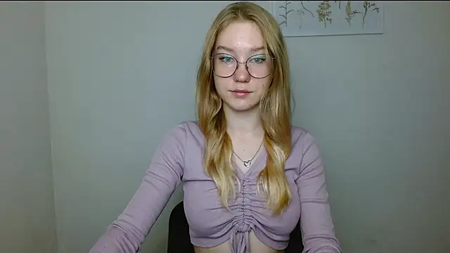 Snapshot of cindi_hot chatting on October 9, 8:45 am cindi hot online show from October 9, 8:45 am