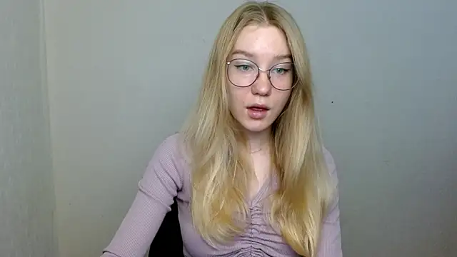 Snapshot of cindi_hot chatting on November 10, 8:46 am cindi hot online show from November 10, 8:46 am