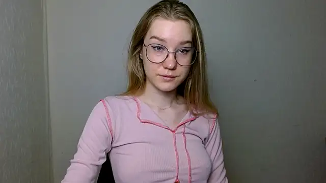 Snapshot of cindi_hot chatting on December 4, 11:08 am cindi hot online show from December 4, 11:08 am