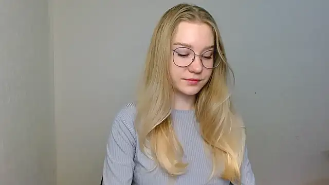 Snapshot of cindi_hot chatting on December 19, 10:44 am cindi hot online show from December 19, 10:44 am