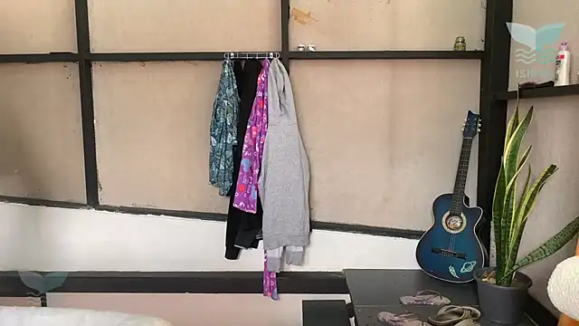 Snapshot of IsusSun chatting on December 21, 4:47 pm IsusSun online show from December 21, 4:47 pm