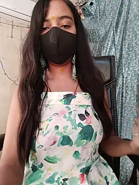 Snapshot of Parinaaz18 chatting on May 8, 1:33 am Parinaaz18 online show from May 8, 1:33 am