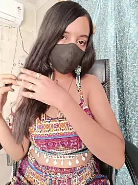 Snapshot of Parinaaz18 chatting on May 18, 1:13 am Parinaaz18 online show from May 18, 1:13 am