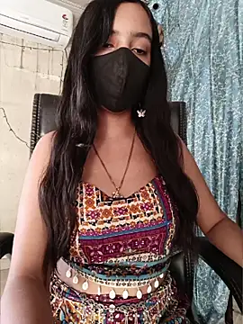 Snapshot of Parinaaz18 chatting on June 18, 1:28 am Parinaaz18 online show from June 18, 1:28 am