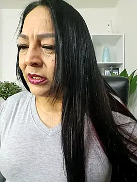Snapshot of Gina_Myers chatting on May 10, 3:44 am Gina Myers online show from May 10, 3:44 am