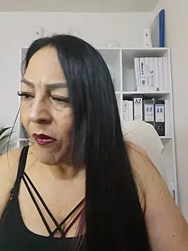 Snapshot of Gina_Myers chatting on May 15, 4:19 am Gina Myers online show from May 15, 4:19 am