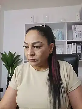 Snapshot of Gina_Myers chatting on May 17, 3:37 am Gina Myers online show from May 17, 3:37 am