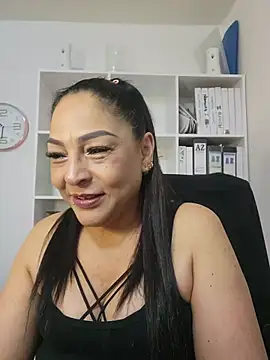 Snapshot of Gina_Myers chatting on June 7, 3:32 am Gina Myers online show from June 7, 3:32 am