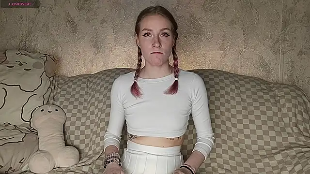 Lillian Lahot online show from March 20, 2:11 pm