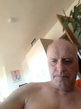 Snapshot of Milkasahne64 chatting on November 7, 11:32 am Milkasahne64 online show from November 7, 11:32 am