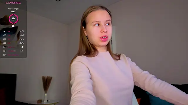 Snapshot of Dream_emma chatting on November 29, 4:48 am Dream emma online show from November 29, 4:48 am