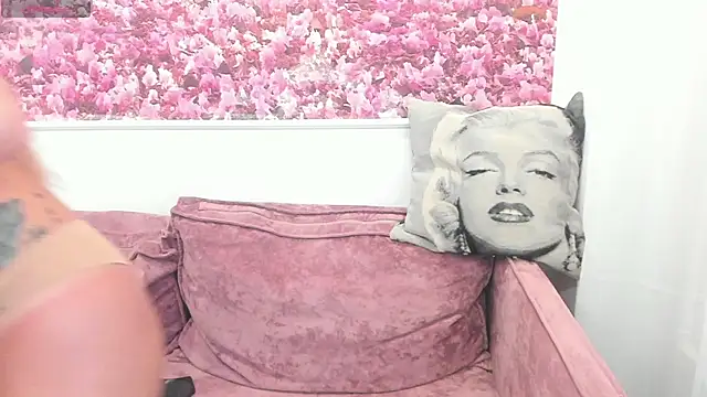 Snapshot of SexyFancy chatting on March 22, 11:53 am SexyFancy online show from March 22, 11:53 am