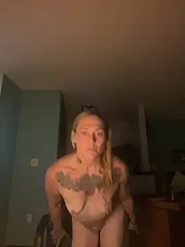 StaceyWildXo online show from August 3, 1:04 am