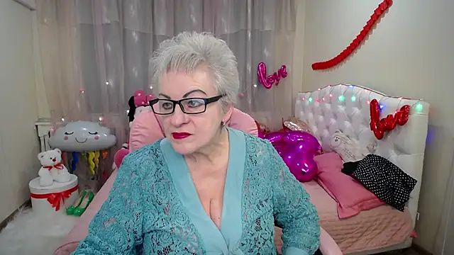 KayleSmoll online show from February 2, 7:25 pm