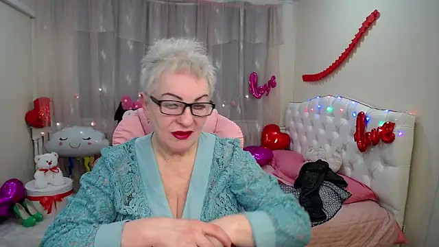 KayleSmoll online show from February 12, 7:35 pm