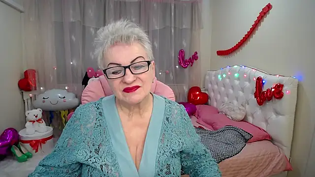 KayleSmoll online show from February 12, 10:37 pm