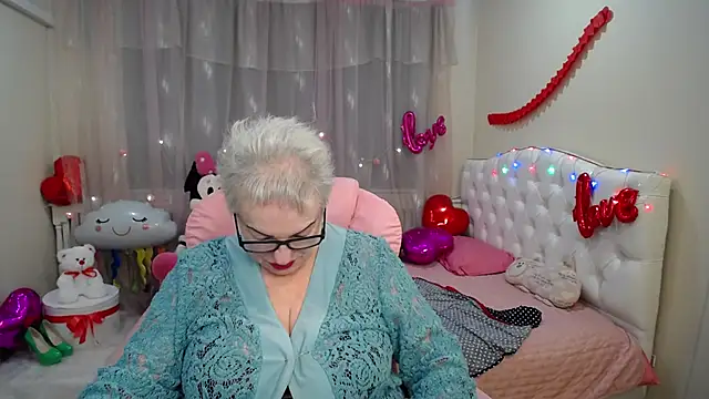 KayleSmoll online show from February 13, 4:43 am