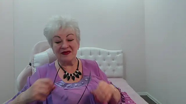 Snapshot of KayleSmoll chatting on July 19, 6:33 pm KayleSmoll online show from July 19, 6:33 pm