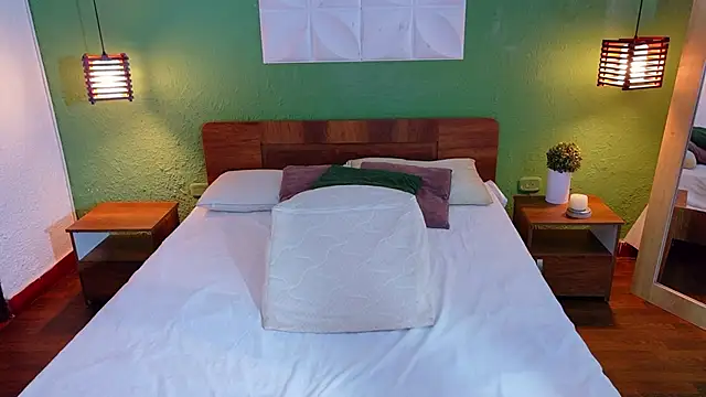 Snapshot of Shamiraa_moore chatting on December 3, 2:04 pm Shamiraa moore online show from December 3, 2:04 pm