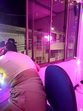 Snapshot of Sofythom1 chatting on December 5, 3:37 am Sofythom1 online show from December 5, 3:37 am