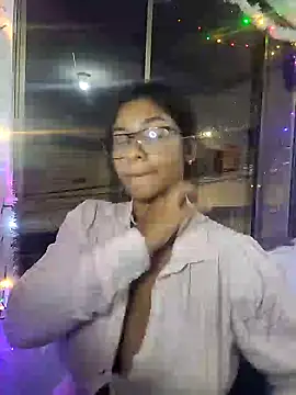 Snapshot of Sofythom1 chatting on December 5, 11:18 pm Sofythom1 online show from December 5, 11:18 pm