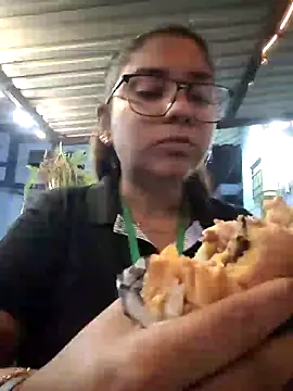 Snapshot of Sofythom1 chatting on December 11, 2:19 am Sofythom1 online show from December 11, 2:19 am