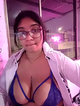 Snapshot of Sofythom1 chatting on January 27, 3:47 am Sofythom1 online show from January 27, 3:47 am