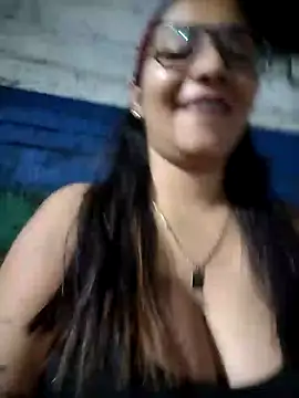 Snapshot of Sofythom1 chatting on February 5, 1:04 am Sofythom1 online show from February 5, 1:04 am