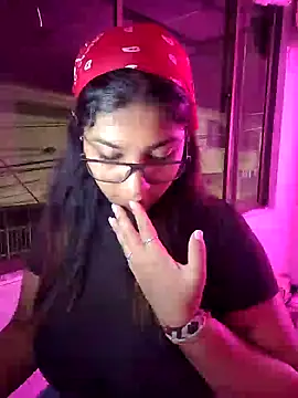 Snapshot of Sofythom1 chatting on February 8, 2:26 am Sofythom1 online show from February 8, 2:26 am