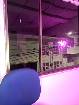 Snapshot of Sofythom1 chatting on February 13, 12:35 am Sofythom1 online show from February 13, 12:35 am