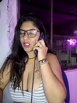 Snapshot of Sofythom1 chatting on February 18, 1:32 am Sofythom1 online show from February 18, 1:32 am