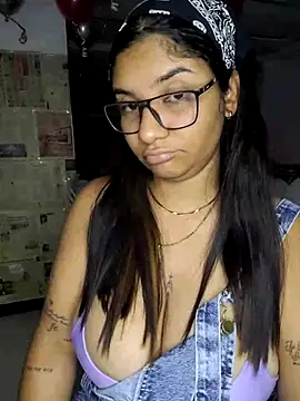 Snapshot of Sofythom1 chatting on February 23, 4:28 am Sofythom1 online show from February 23, 4:28 am