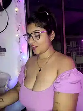 Snapshot of Sofythom1 chatting on February 27, 11:37 pm Sofythom1 online show from February 27, 11:37 pm