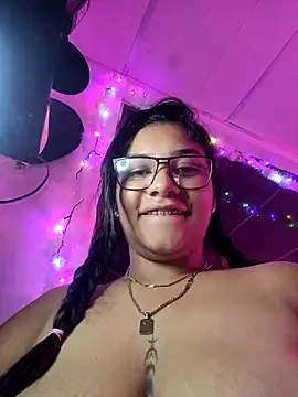 Snapshot of Sofythom1 chatting on February 28, 5:48 am Sofythom1 online show from February 28, 5:48 am