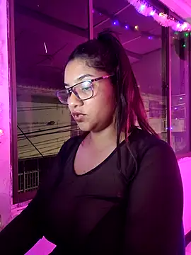 Snapshot of Sofythom1 chatting on March 13, 4:05 am Sofythom1 online show from March 13, 4:05 am