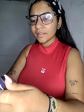 Snapshot of Sofythom1 chatting on March 14, 12:10 am Sofythom1 online show from March 14, 12:10 am