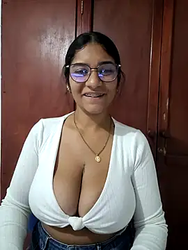 Snapshot of Sofythom1 chatting on February 11, 4:17 am Sofythom1 online show from February 11, 4:17 am