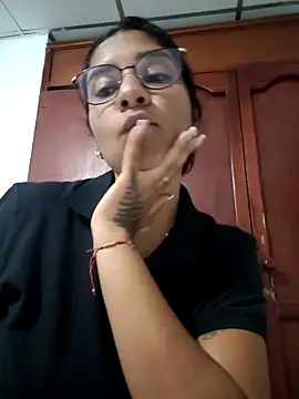 Snapshot of Sofythom1 chatting on March 21, 4:39 am Sofythom1 online show from March 21, 4:39 am