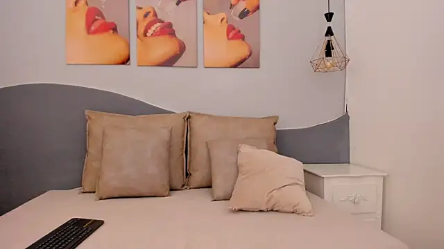 Snapshot of MarianaSanz chatting on November 8, 1:11 pm MarianaSanz online show from November 8, 1:11 pm