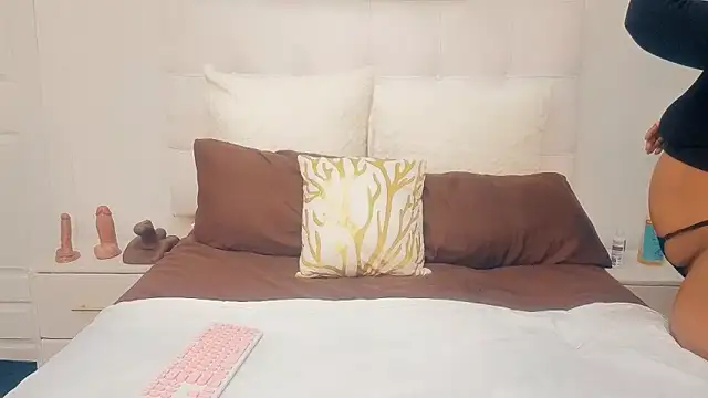 GiantBootyMilf online show from June 10, 7:35 pm