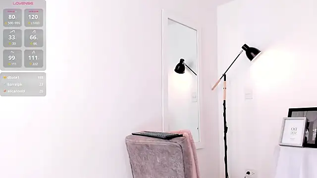 Hannaos online show from December 14, 6:30 pm