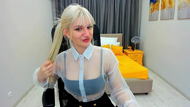 Snapshot of SelenaeMoore chatting on January 23, 1:41 am SelenaeMoore online show from January 23, 1:41 am