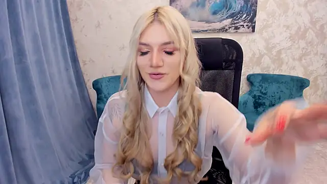 Snapshot of SelenaeMoore chatting on February 11, 7:48 pm SelenaeMoore online show from February 11, 7:48 pm