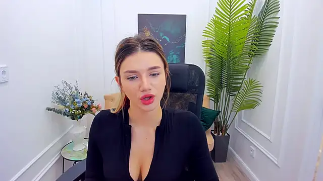 Snapshot of SelenaeMoore chatting on September 11, 3:39 am SelenaeMoore online show from September 11, 3:39 am