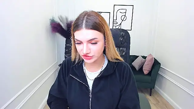 Snapshot of SelenaeMoore chatting on September 20, 7:37 pm SelenaeMoore online show from September 20, 7:37 pm